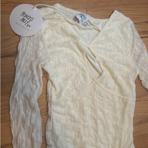 Brand new- tag still on! Princess Polly white size 4 - Picture 2 of 7